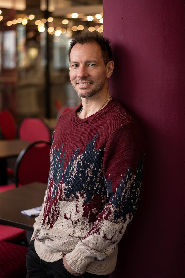 Portrait Derek Rue